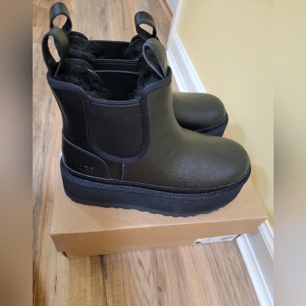 UGG Neumel platform Chelsea boot, black - Picture 8 of 9